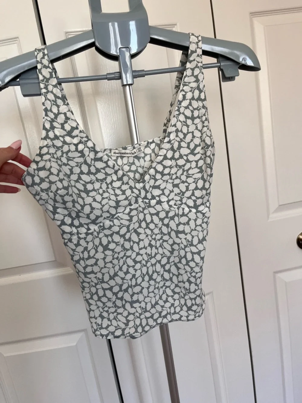 Abercrombie & Fitch Cream and Gray Floral Tank - Picture 3 of 7